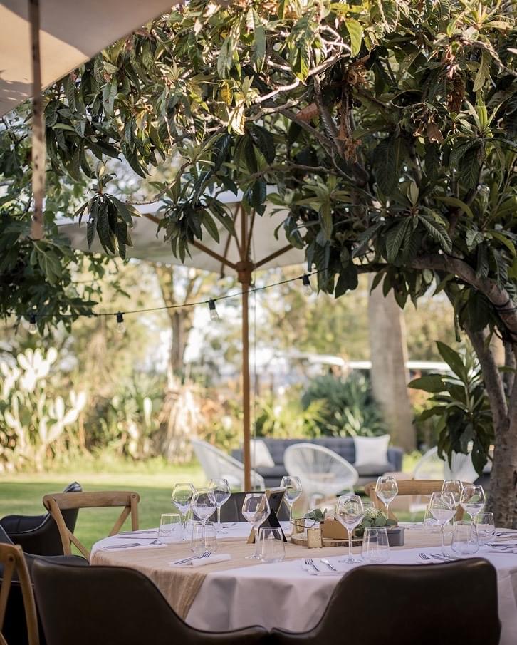 Photo d'une table dressée pour un mariage